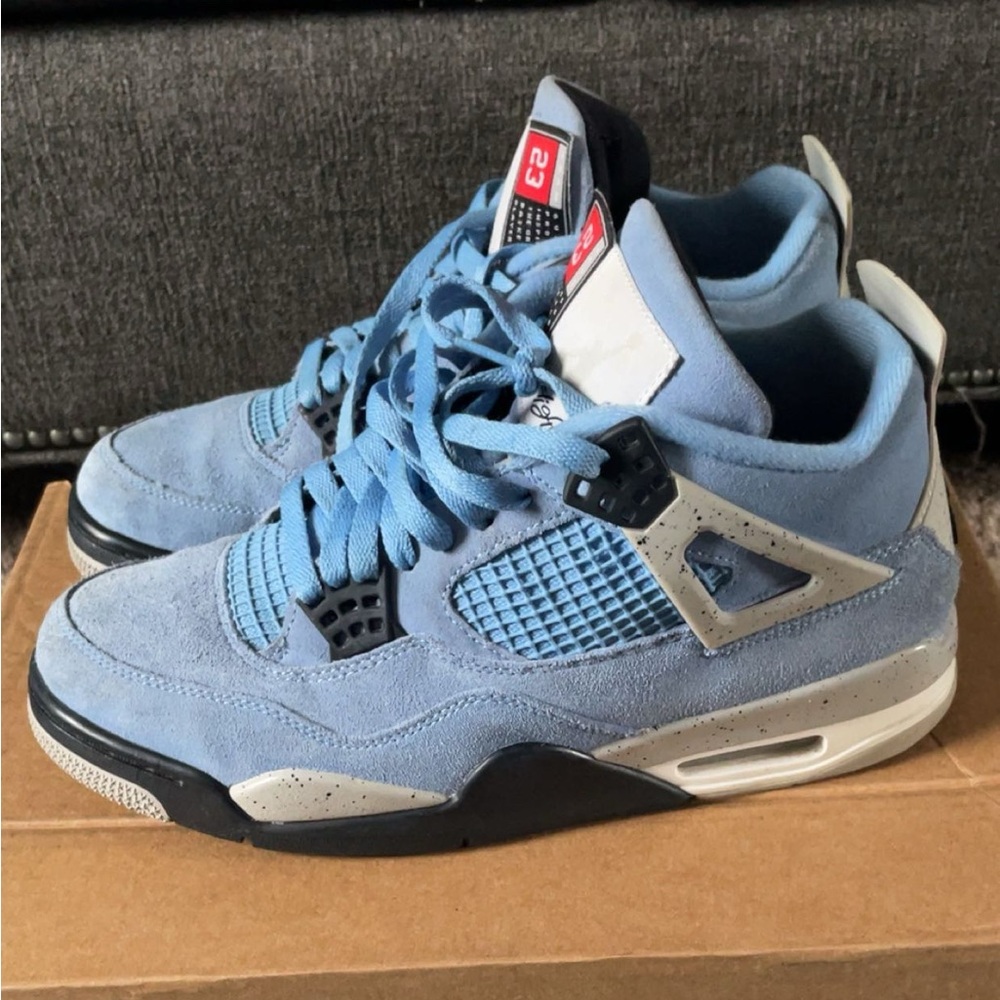 Jordan 4 Retro University Blue